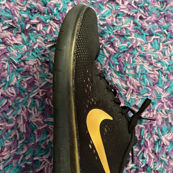 Nike running shoes - Picture 2 of 5